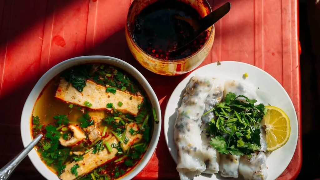Bánh cuốn Phố Cổ Đồng Văn là món ăn gắn liền với cuộc sống sinh hoạt của người dân tộc Tày và Dao